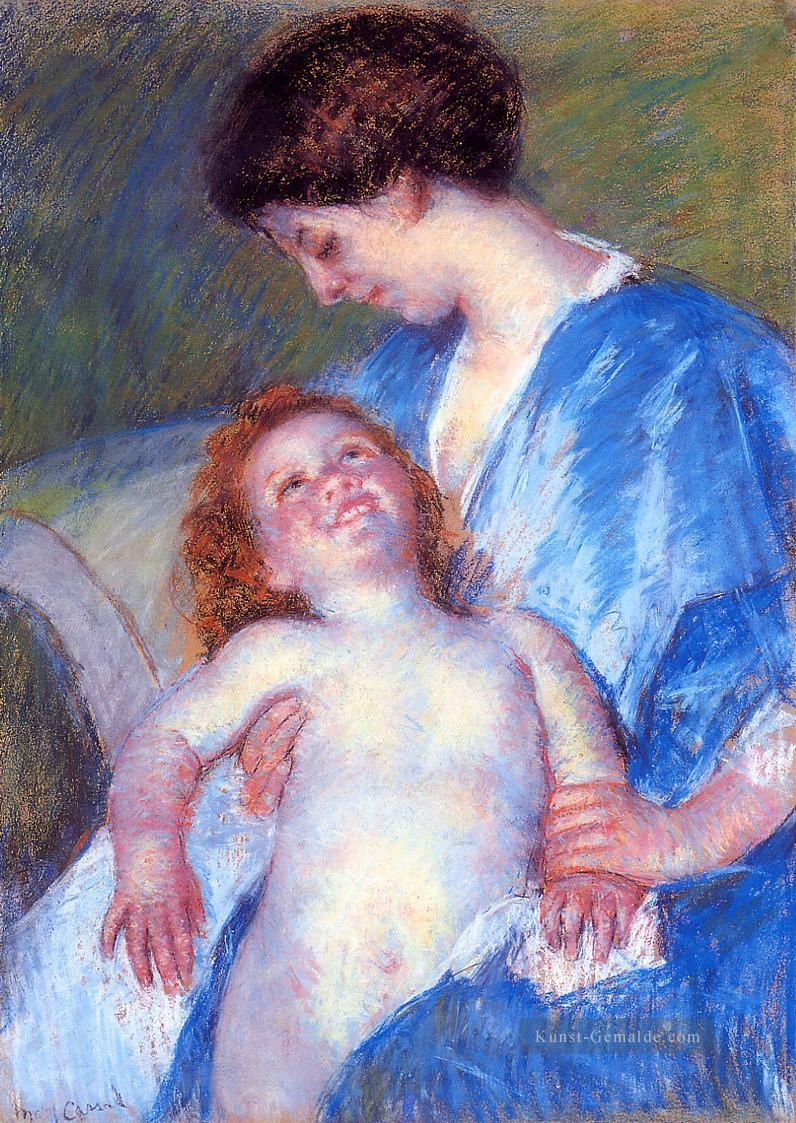 Baby bei ihrer Mutter Mütter Kinder Mary Cassatt Lächeln up Ölgemälde